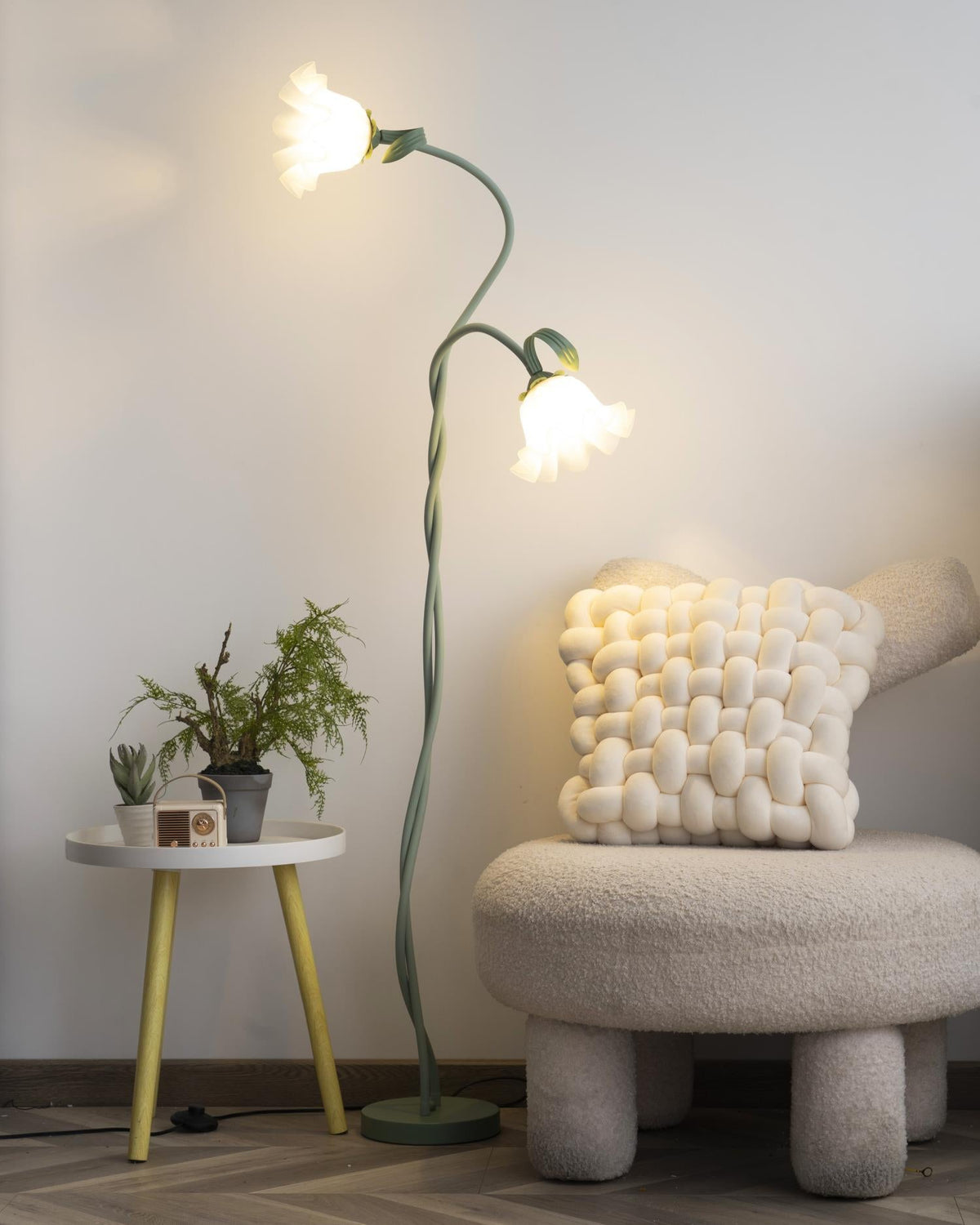Calla lily floor lamp, green stem white shades - top view, warm light