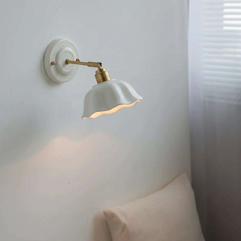 Ceramic Copper Wall Sconce | Adjustable | White | Qonforta