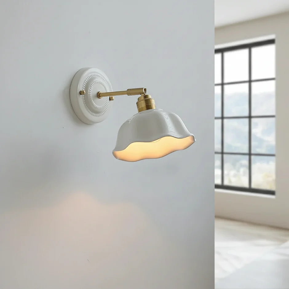 Ceramic Copper Wall Sconce | Adjustable | White | Qonforta
