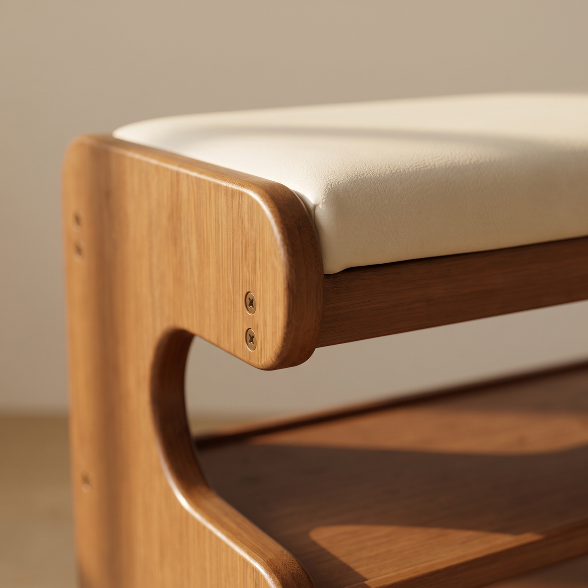 Close up of the bamboo frame and cushioned seat of the Onda Serena bench