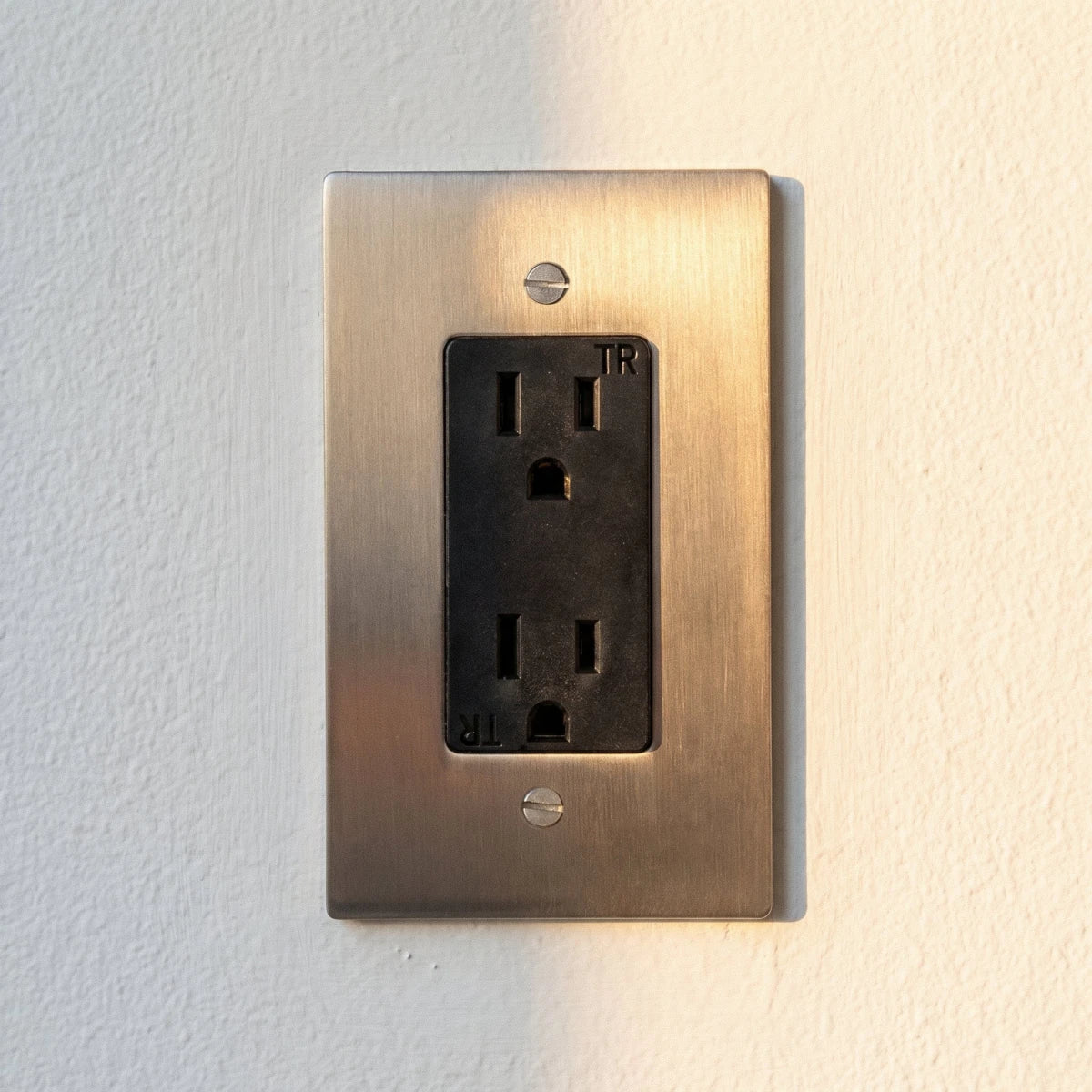 Solid Brass Wall Outlet USB-C GFCI – 7 Finishes | Qonforta