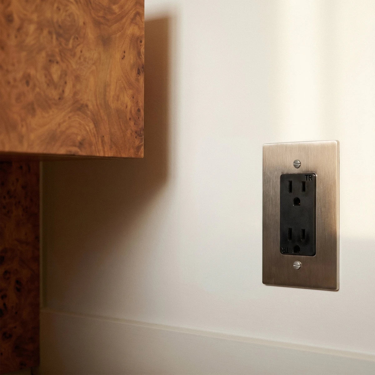 Solid Brass Wall Outlet USB-C GFCI – 7 Finishes | Qonforta