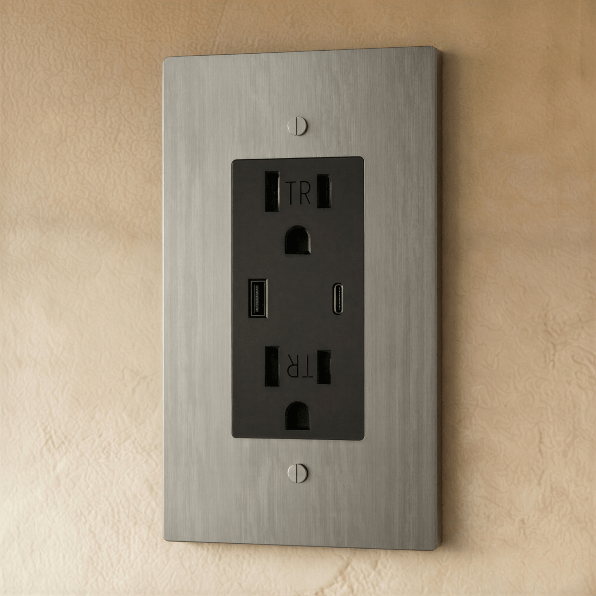 Solid Brass Wall Outlet USB-C GFCI – 7 Finishes | Qonforta
