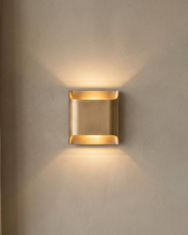 Fluted Brass Wall Sconce | 2 Sizes & Colors | Qonforta