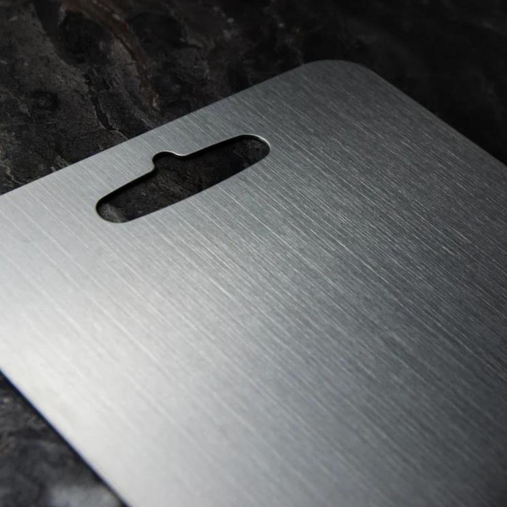 Brushed finish and handle cutout of the steel cutting board