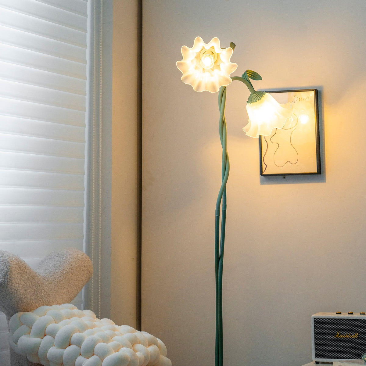 Calla lily floor lamp, green stem white shades - cord and switch detail