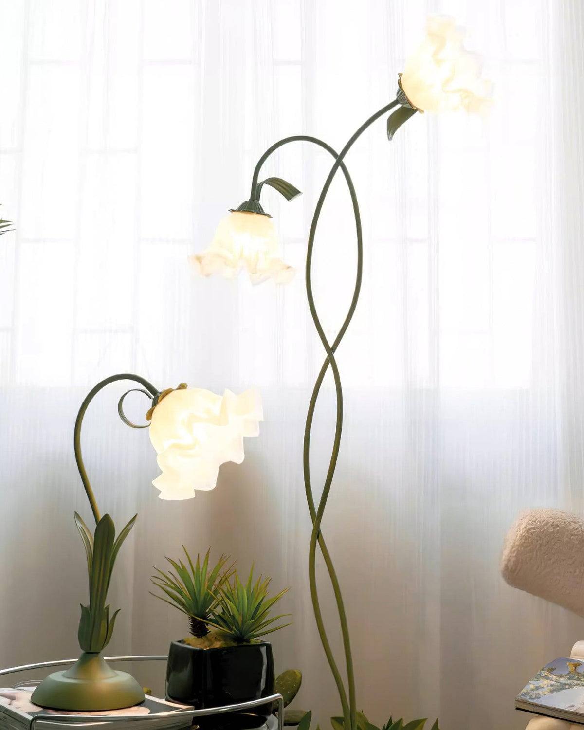 Calla lily floor lamp, green stem white shades - box contents