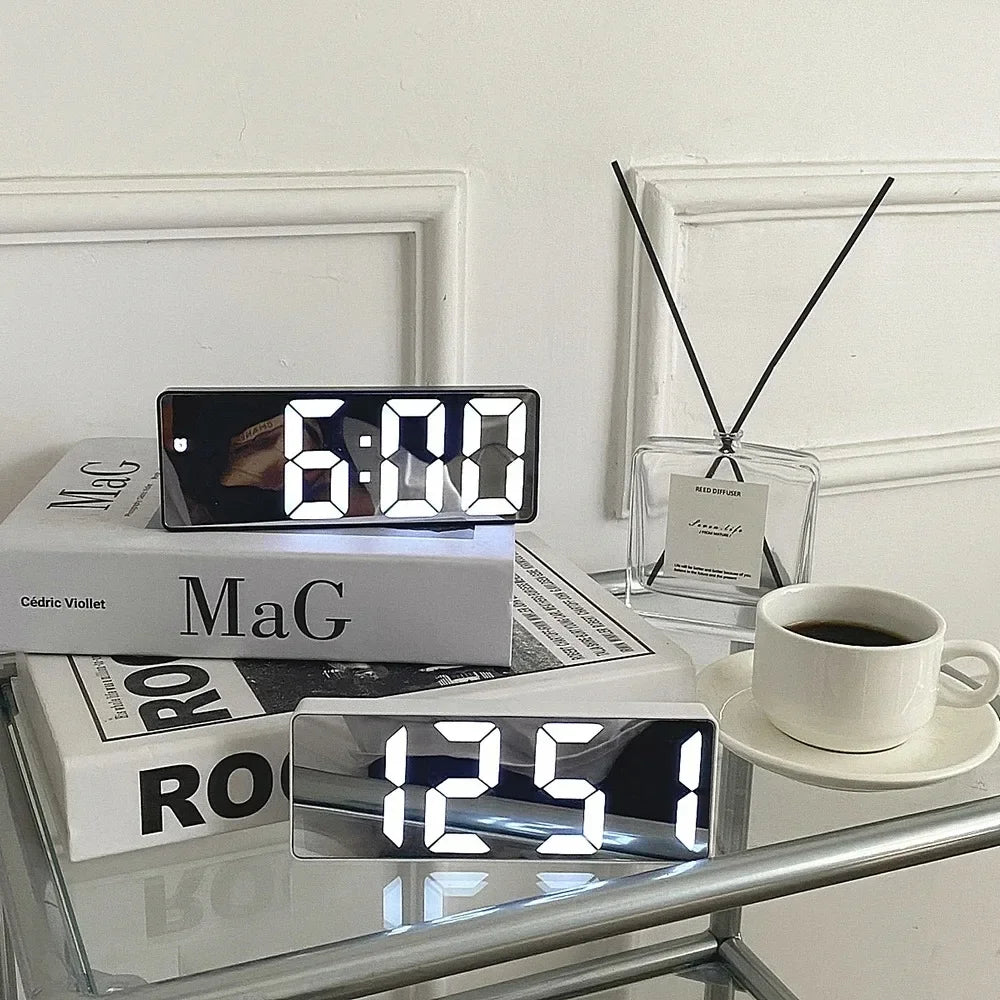 LED Digital Alarm Clock | Mirror Display | Qonforta