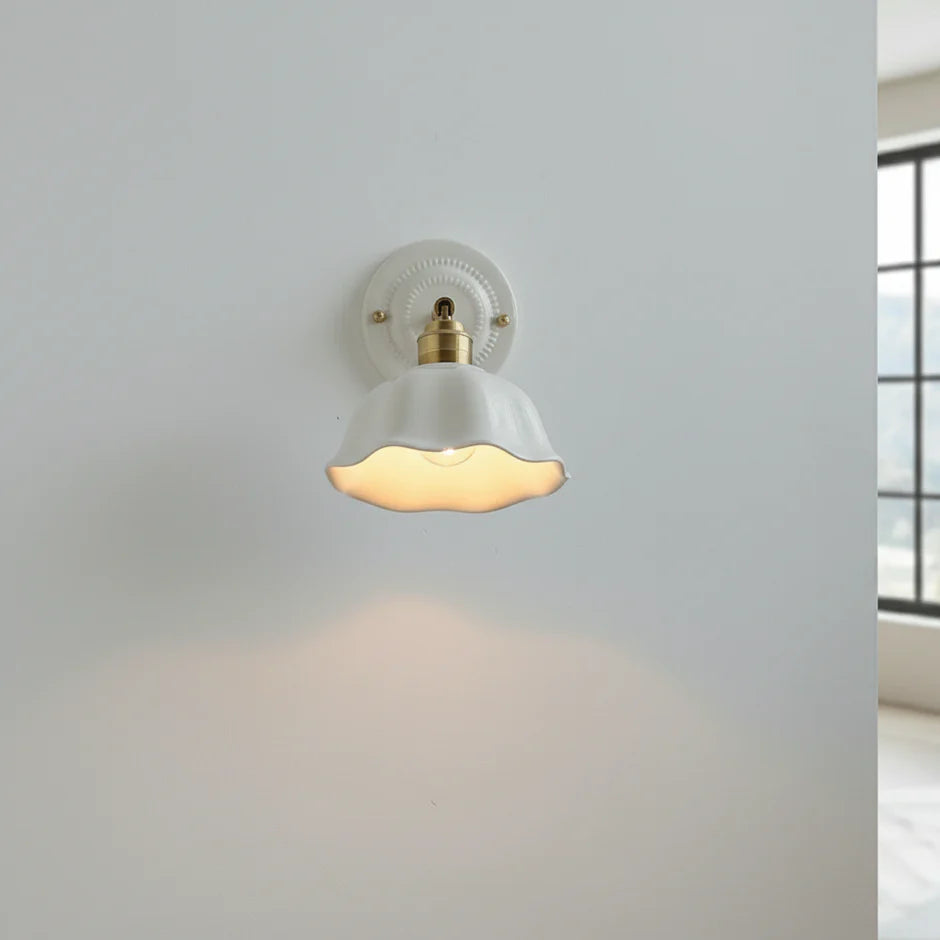 Ceramic Copper Wall Sconce | Adjustable | White | Qonforta