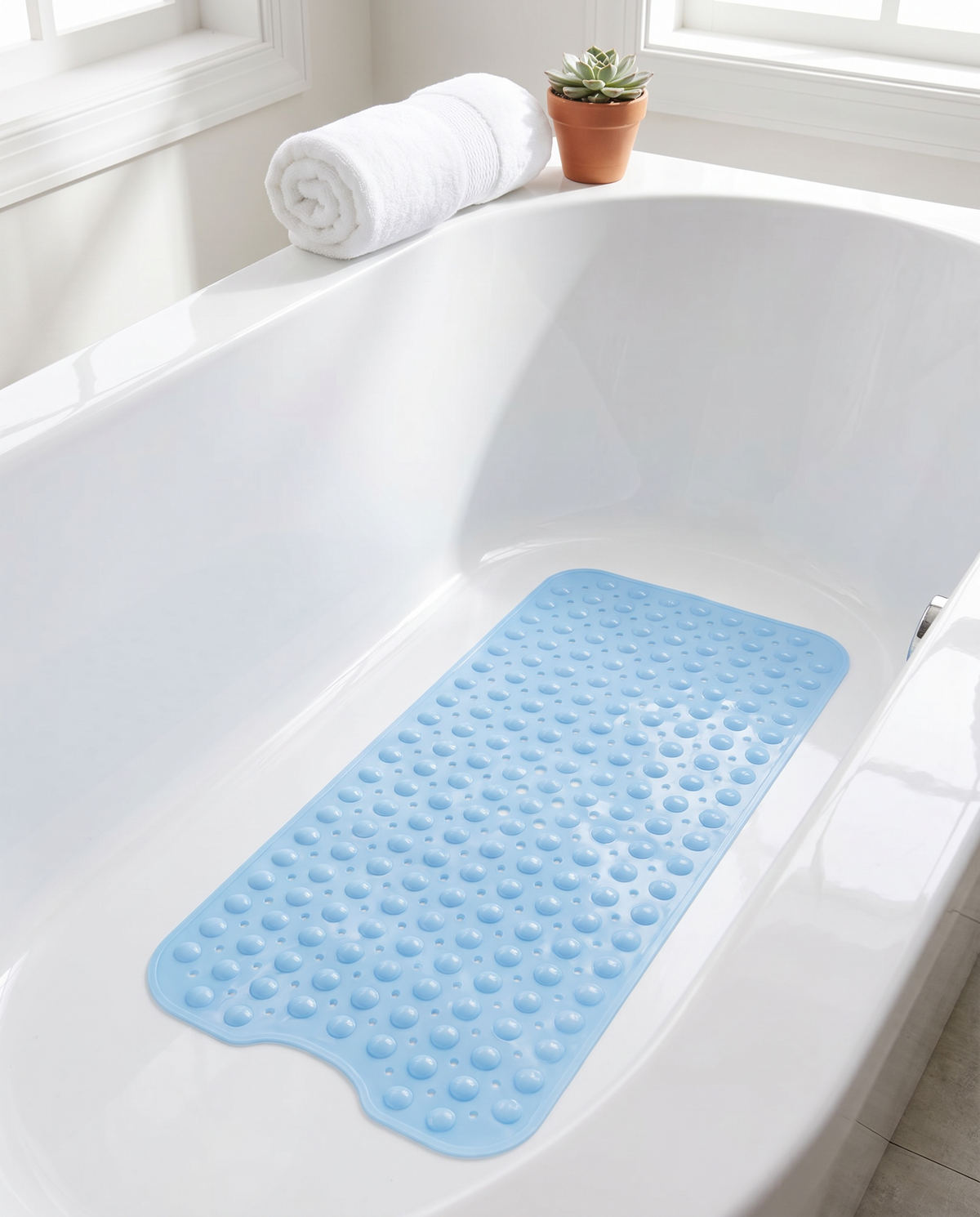 Onda Sicura blue non-slip bath mat inside a white bathtub