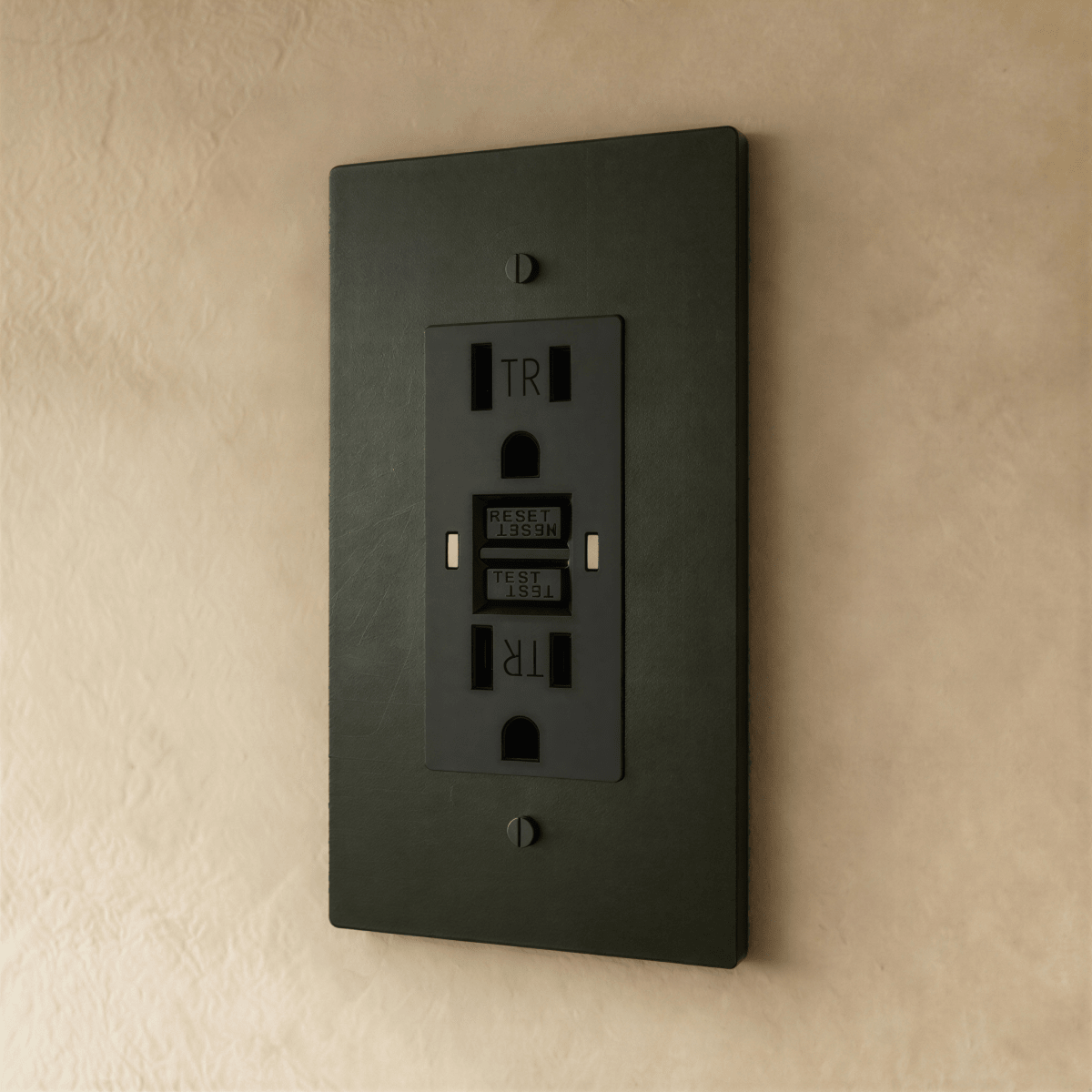 Solid Brass Wall Outlet USB-C GFCI – 7 Finishes | Qonforta
