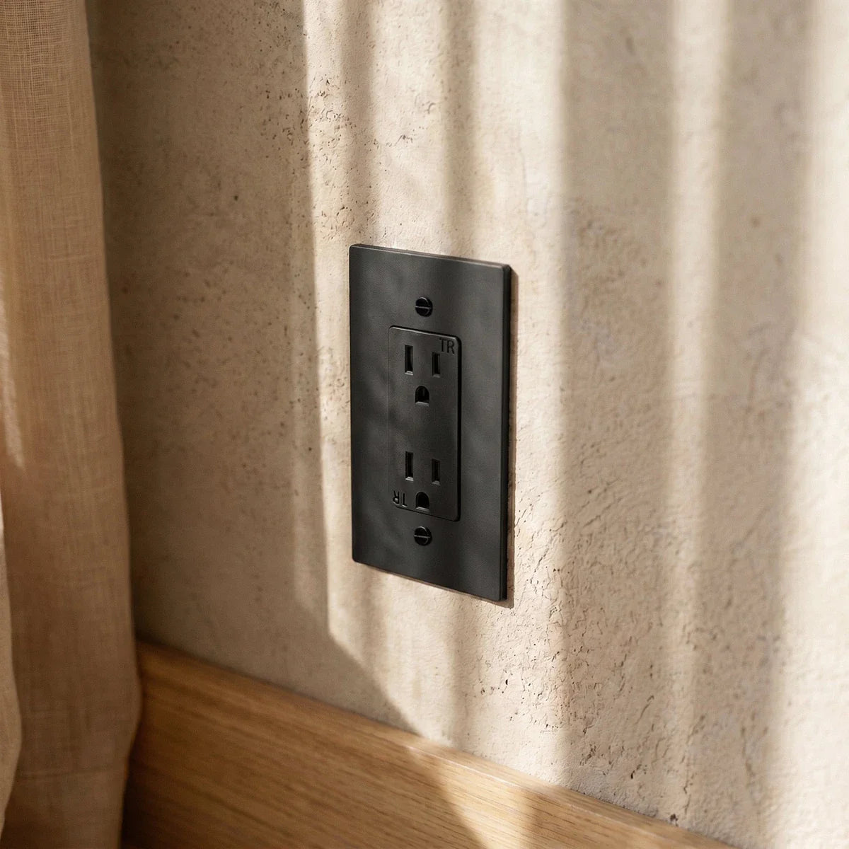 Solid Brass Wall Outlet USB-C GFCI – 7 Finishes | Qonforta