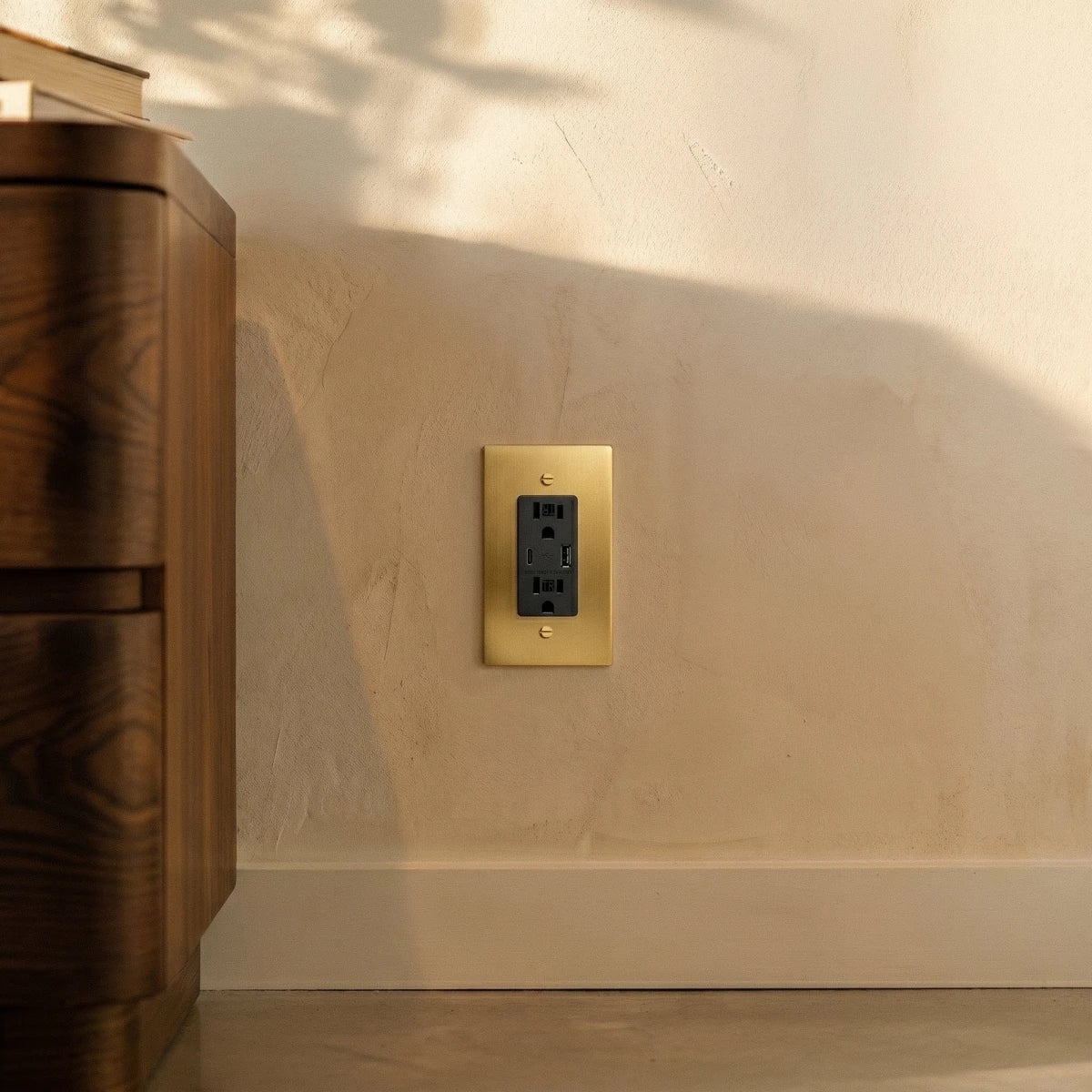 Solid Brass Wall Outlet USB-C GFCI – 7 Finishes | Qonforta