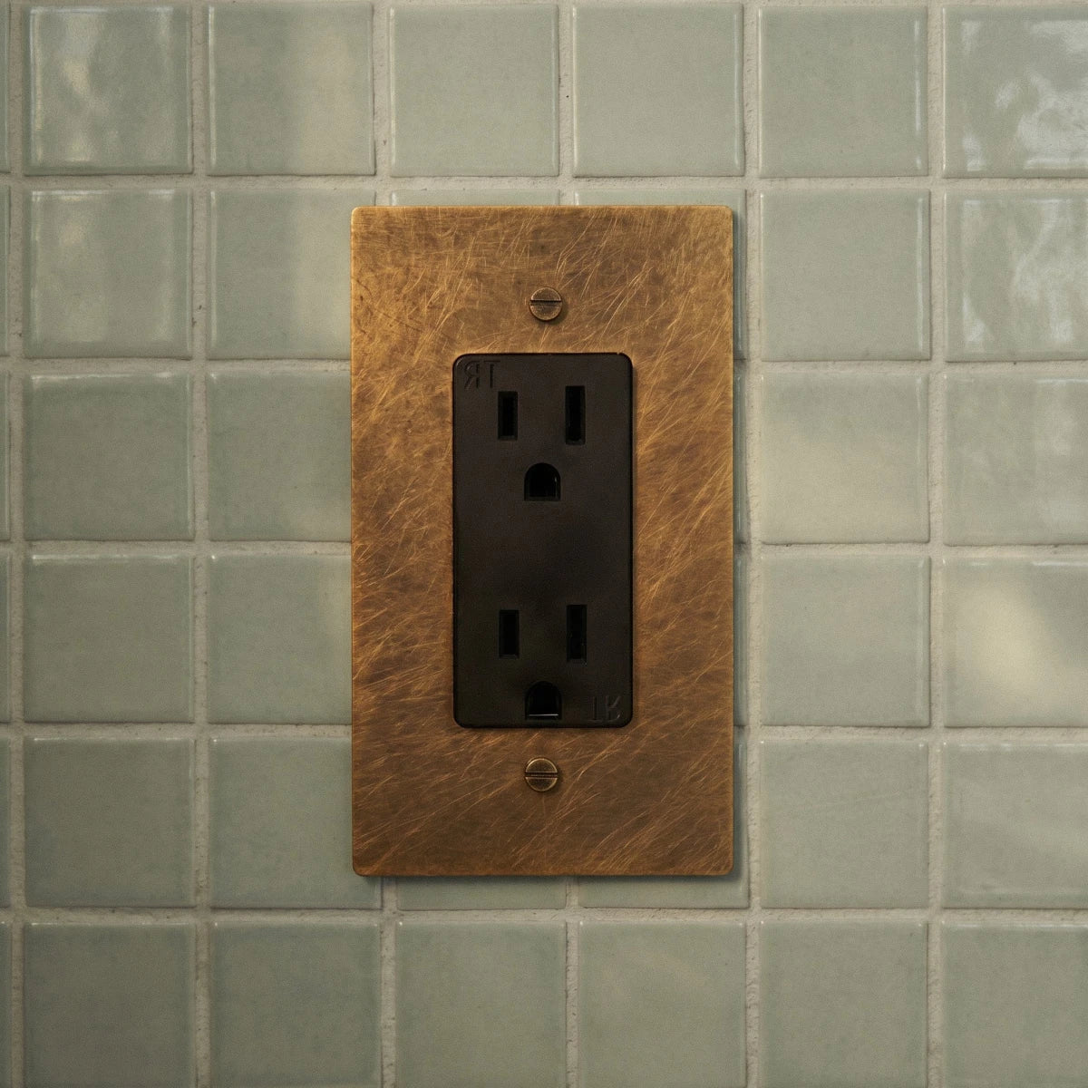 Solid Brass Wall Outlet USB-C GFCI – 7 Finishes | Qonforta