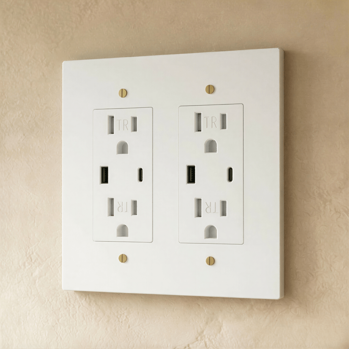 Solid Brass Wall Outlet USB-C GFCI – 7 Finishes | Qonforta