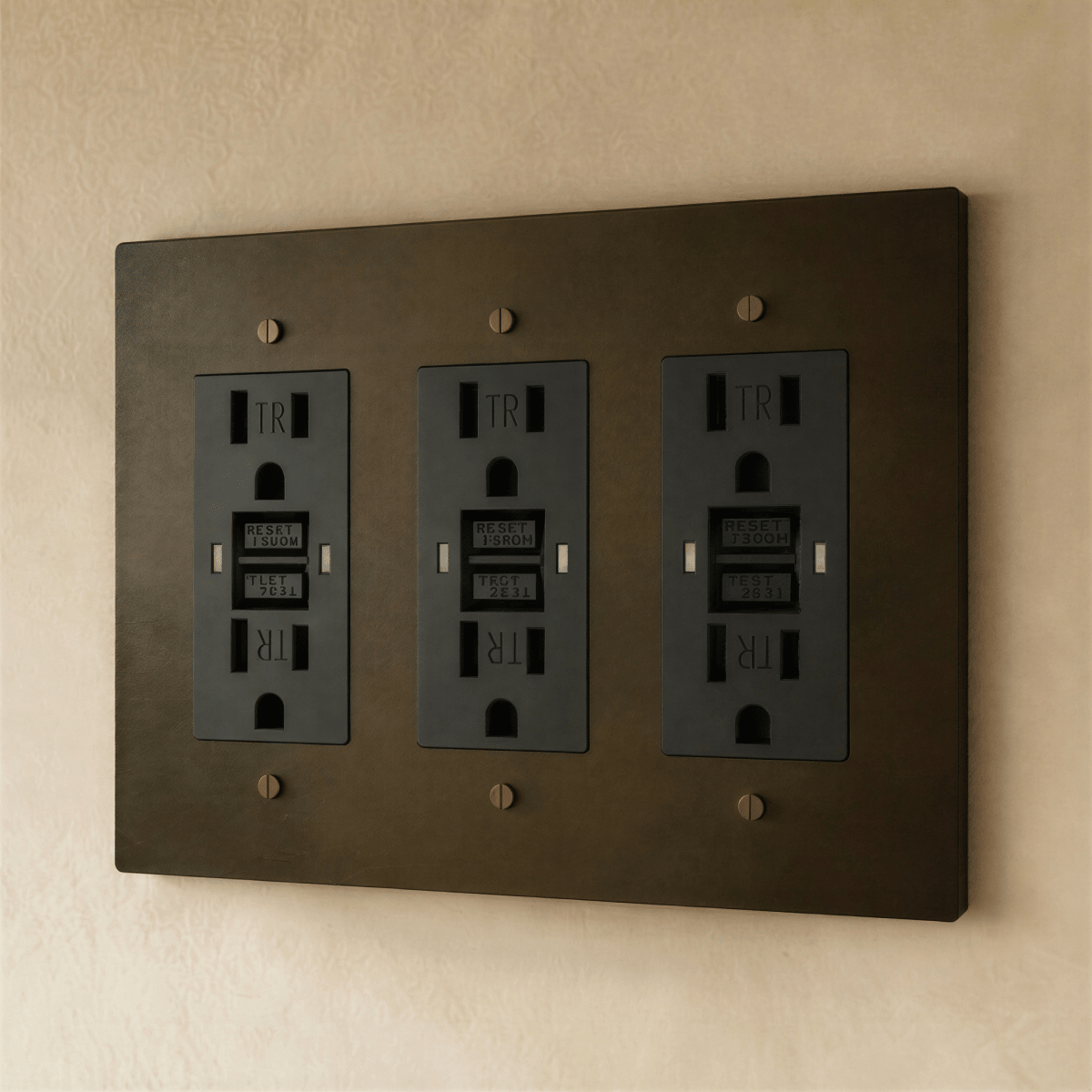 Solid Brass Wall Outlet USB-C GFCI – 7 Finishes | Qonforta